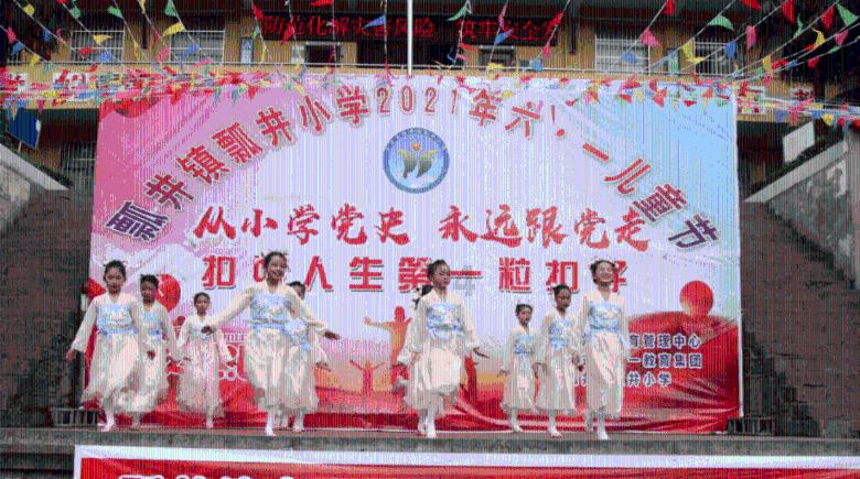 麦克阿瑟正在开派对,副官突然跑进告诉他:将军,总统将您免职了