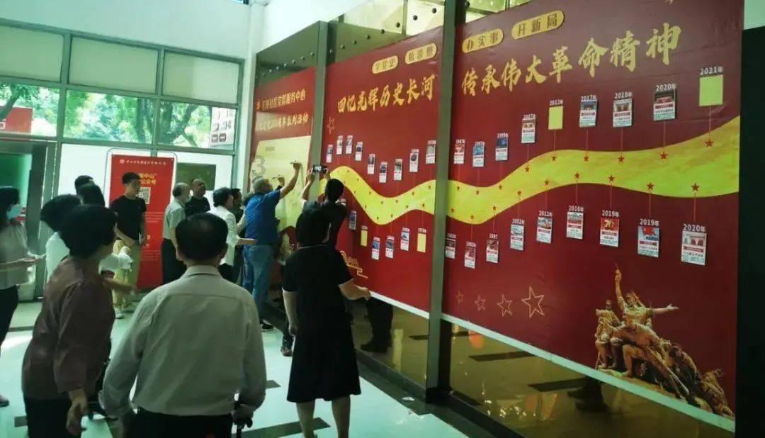 狗子：麻麻！快递停发之前，赶紧把我的粮给囤上~