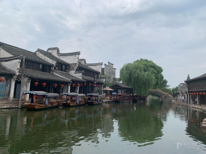 这种鞋子冬天最常见,选不好却很容易受伤!挑选指南→