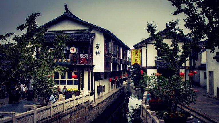 碧桂园公园里旁边的垃圾场问题;昭通大道火车站小区改造问题;巧家县小河镇住房处在滑坡高风险区问题有回复~