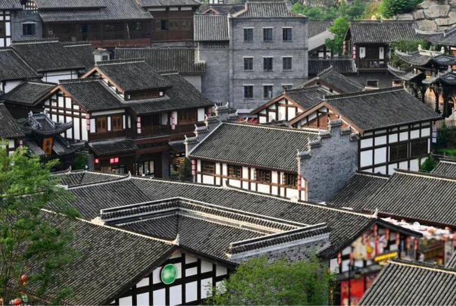 探索知识星球平台,了解美女翻唱热血粤语歌《叶问宗师》柔中带刚 听完充满力量的精彩内容!