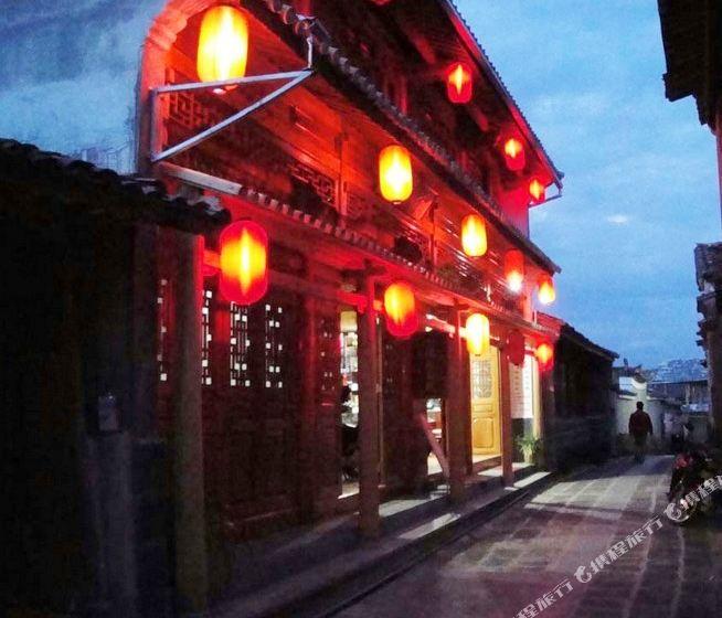 社区青春行动小分队在济宁市开展环境清洁活动